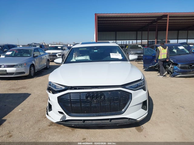 WA1LAAGE3NB011114 Audi E-tron Premium Plus Quattro