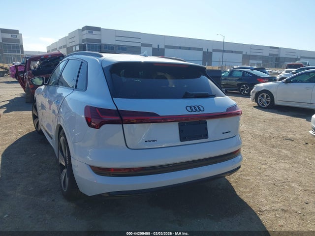 2022 AUDI E-TRON WA1LAAGE3NB011114 Photo 2