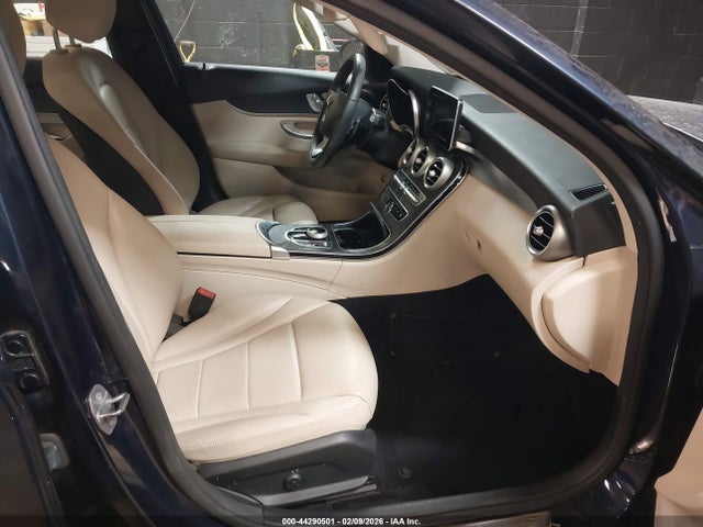 Продаж на аукціоні авто 2017 Mercedes-benz C 300 4matic, vin: 55SWF4KBXHU203312, номер лоту: 44290501