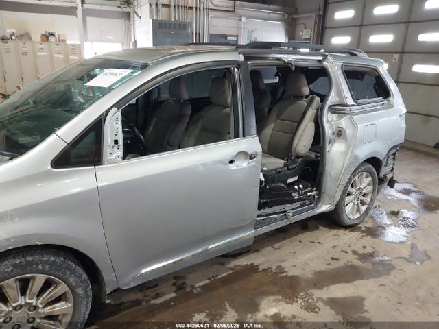 5TDYK3DC7FS634334 Toyota Sienna Limited Premium 7 Passenger