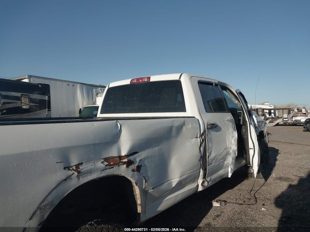 3C6UR5HL2JG336823 RAM 2500 Tradesman 4x4 8&#039; Box
