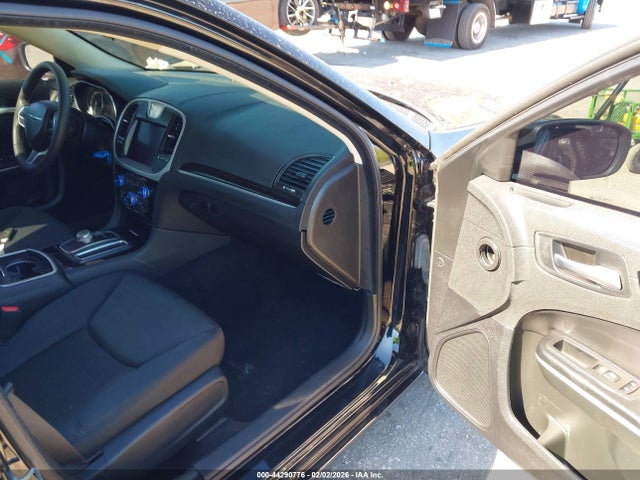 44290776 :رقم المزاد ، 2C3CCAAG4PH678816 vin ، 2023 Chrysler 300 Touring مزاد بيع