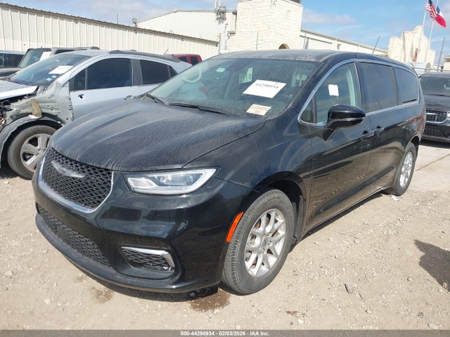 Chrysler Pacifica Touring L 2024 2C4RC1BG5RR136125 Image 2