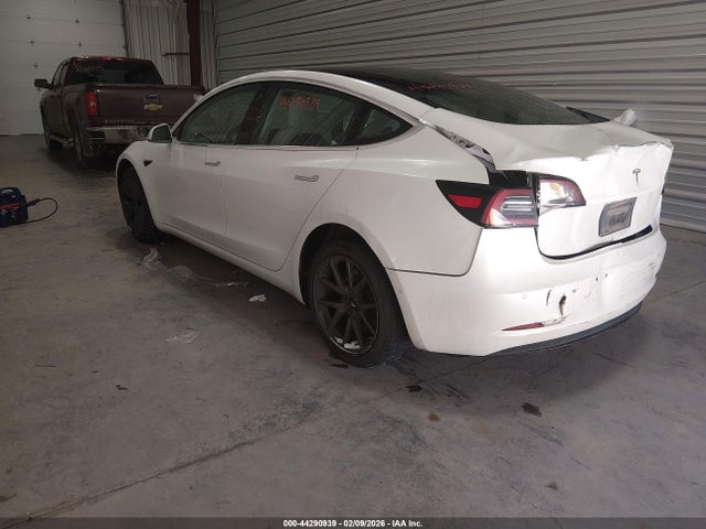 2019 TESLA MODEL 3 5YJ3E1EA2KF486370 Photo 2