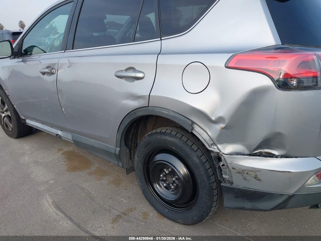 Toyota RAV4 LE 2017 2T3ZFREV5HW392611 Image 6