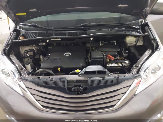 5TDKK3DC9FS611126 Toyota Sienna Le 8 Passenger
