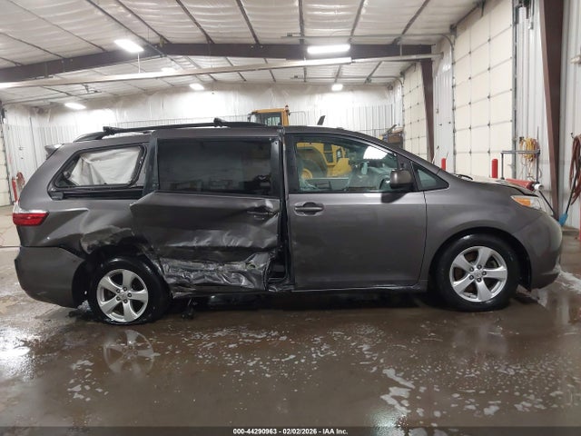 5TDKK3DC9FS611126 Toyota Sienna Le 8 Passenger