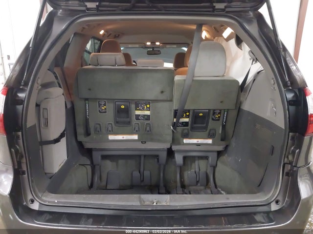 5TDKK3DC9FS611126 Toyota Sienna Le 8 Passenger