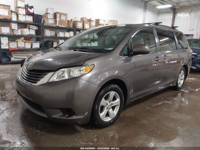 5TDKK3DC9FS611126 Toyota Sienna Le 8 Passenger