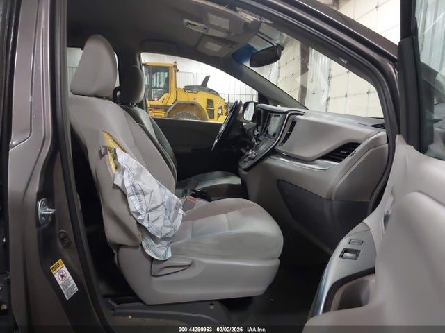 5TDKK3DC9FS611126 Toyota Sienna Le 8 Passenger