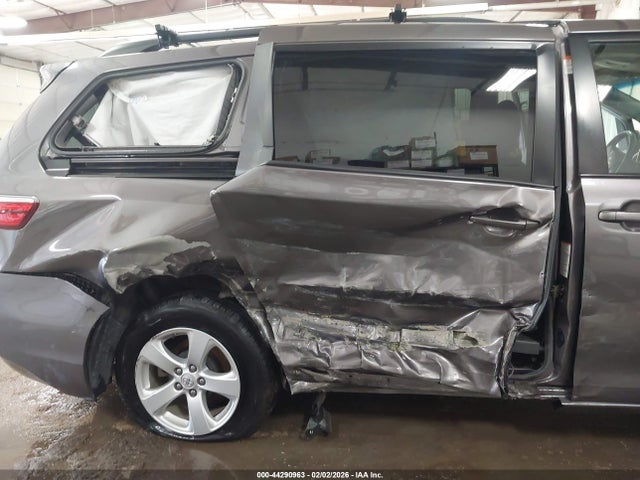 5TDKK3DC9FS611126 Toyota Sienna Le 8 Passenger