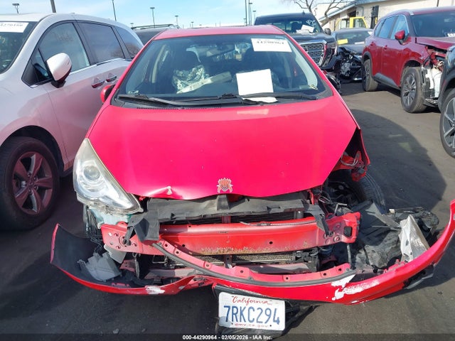 JTDKDTB3XF1111762 Toyota Prius C Two