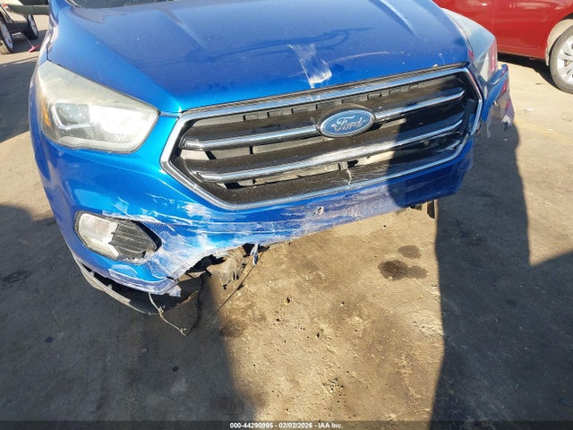 1FMCU9JD4HUA86226 Ford Escape Titanium