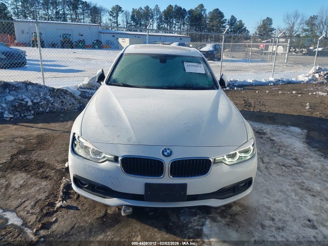 WBA8E5G54JNU45782 BMW 320i Xdrive