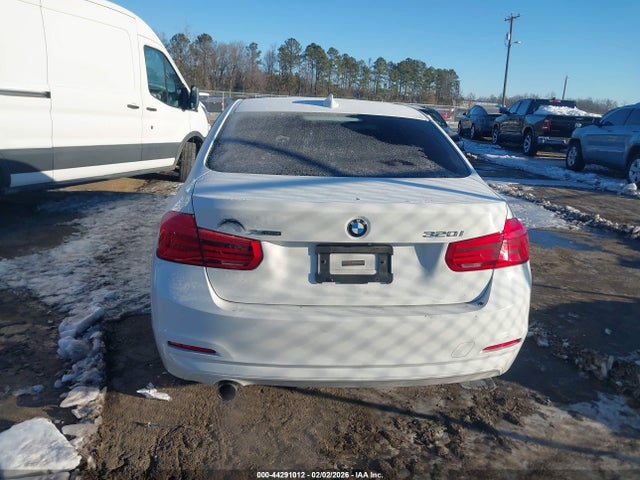 WBA8E5G54JNU45782 BMW 320i Xdrive
