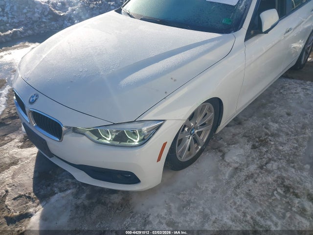 WBA8E5G54JNU45782 BMW 320i Xdrive