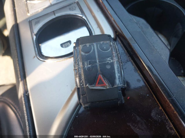 2010 JAGUAR XF SAJWA0GB7ALR64918 Photo 10