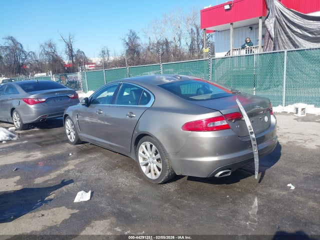 2010 JAGUAR XF SAJWA0GB7ALR64918 Photo 2