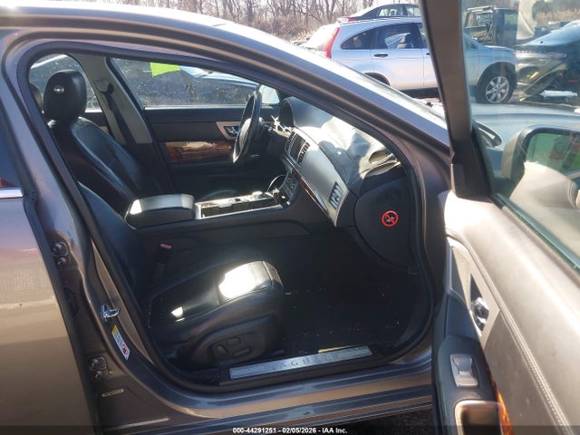 2010 JAGUAR XF SAJWA0GB7ALR64918 Photo 4