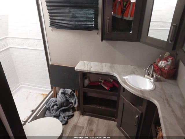 573TT3220N8823808 Grand Design Transcend Travel Trailer