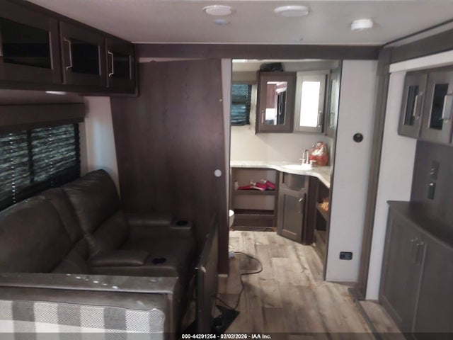 573TT3220N8823808 Grand Design Transcend Travel Trailer
