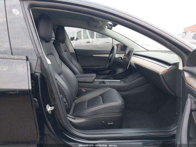 44291273 :رقم المزاد ، 5YJ3E1EA9MF063773 vin ، 2021 Tesla Model 3 Standard Range Plus Rear-wheel Drive مزاد بيع
