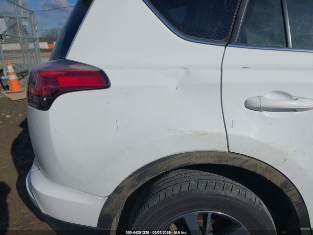 Toyota Rav4 Xle 2017 2T3WFREV5HW379117 Image 16