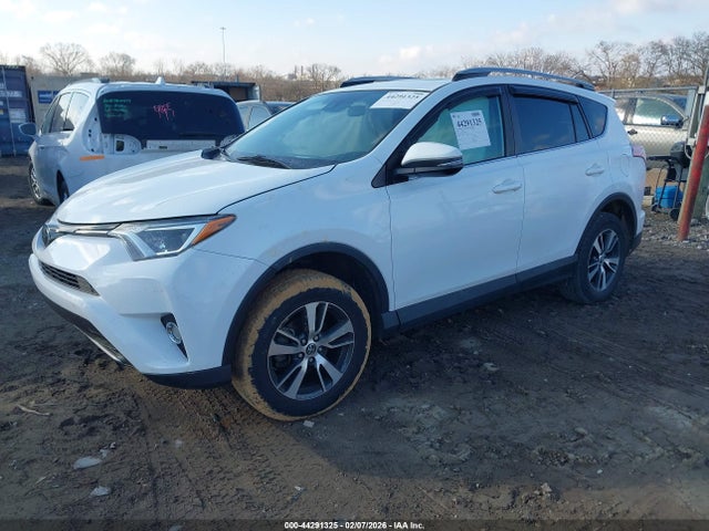 Toyota Rav4 Xle 2017 2T3WFREV5HW379117 Image 2