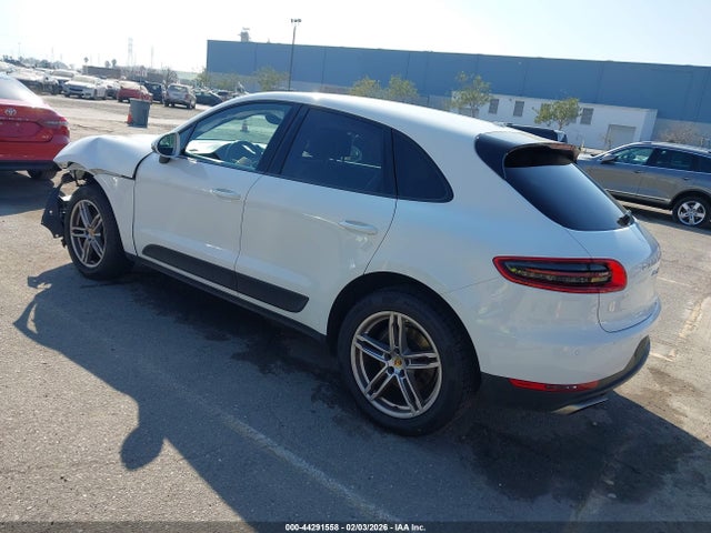 2018 PORSCHE MACAN WP1AA2A51JLB08231 Photo 2