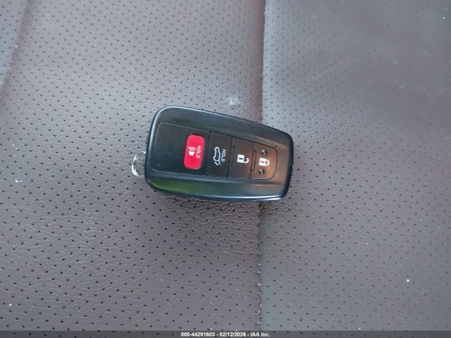 JTMP1RFV6KD028772 Toyota Rav4 Xle