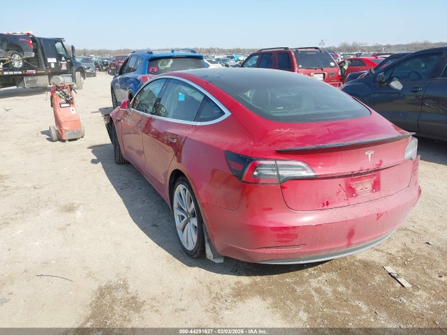 2018 TESLA MODEL 3 5YJ3E1EA9JF047052 Photo 2