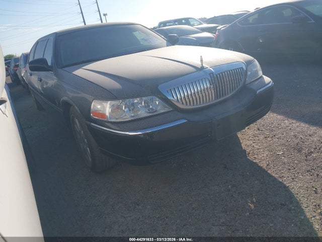 2004 LINCOLN TOWN CAR 1L1FM81W94Y623539