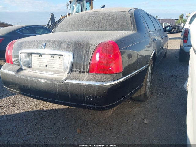 2004 LINCOLN TOWN CAR 1L1FM81W94Y623539 Photo 3