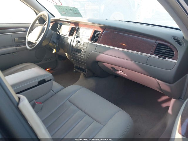 2004 LINCOLN TOWN CAR 1L1FM81W94Y623539 Photo 4