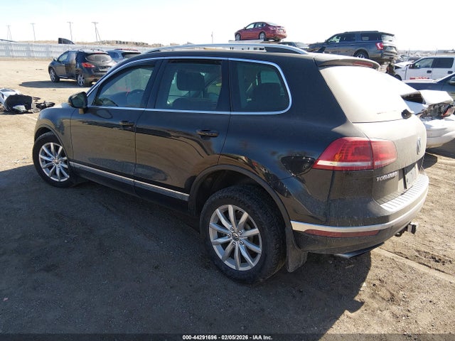 2016 VOLKSWAGEN TOUAREG WVGEF9BP4GD009561 Photo 2