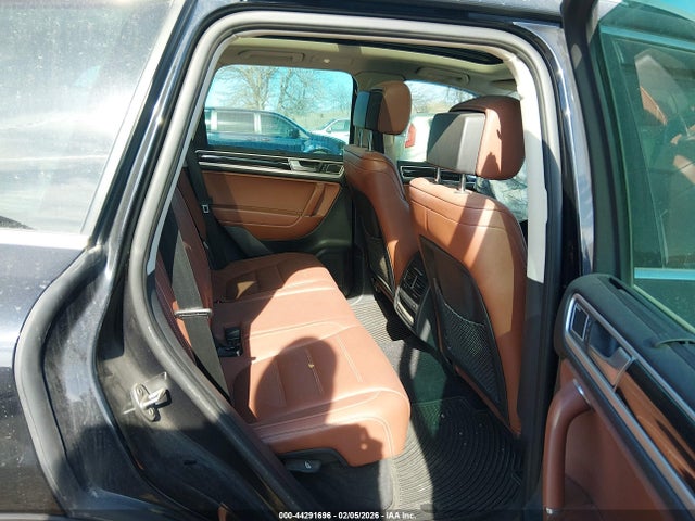 2016 VOLKSWAGEN TOUAREG WVGEF9BP4GD009561 Photo 7