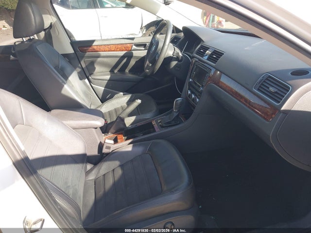 Продаж на аукціоні авто 2012 Volkswagen Passat 2.5l Sel Premium, vin: 1VWCP7A30CC092222, номер лоту: 44291830