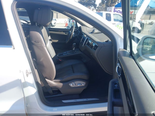 2017 PORSCHE MACAN WP1AB2A50HLB10382 Photo 4