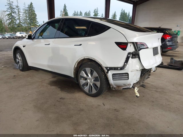 2021 TESLA MODEL Y 5YJYGDEE0MF261369 Photo 2