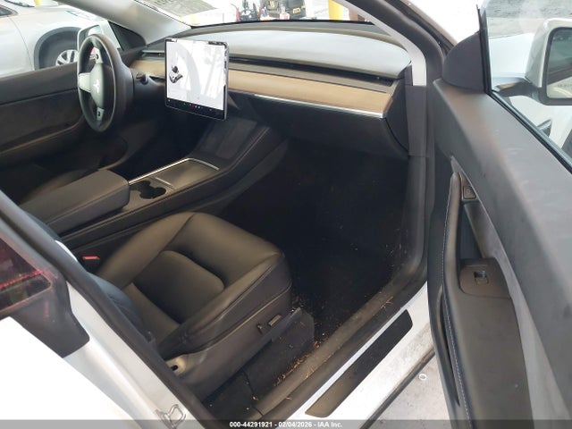 2021 TESLA MODEL Y 5YJYGDEE0MF261369 Photo 4