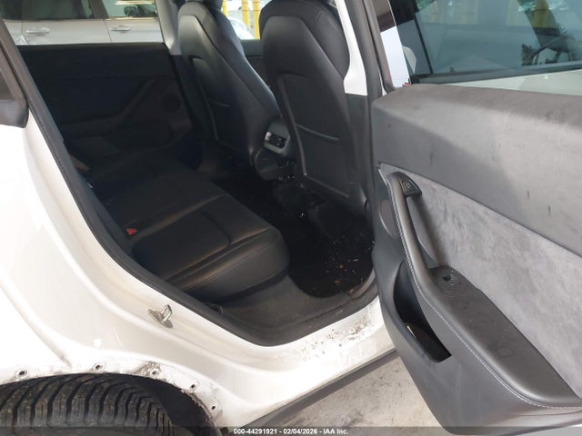 2021 TESLA MODEL Y 5YJYGDEE0MF261369 Photo 7