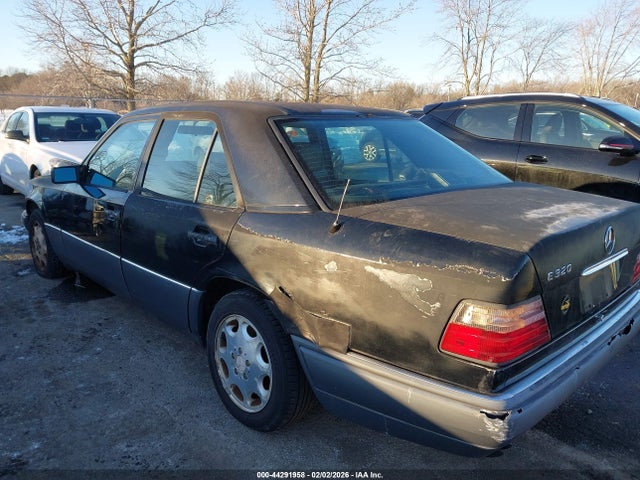 1995 MERCEDES-BENZ E WDBEA32E8SC266962 Photo 2