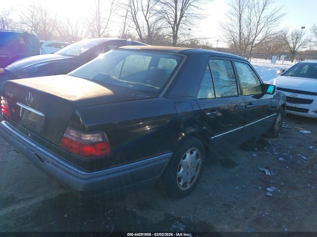 1995 MERCEDES-BENZ E WDBEA32E8SC266962 Photo 3