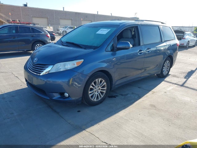 5TDYK3DC4FS639281 Toyota Sienna Xle 8 Passenger
