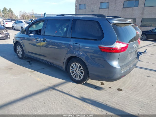5TDYK3DC4FS639281 Toyota Sienna Xle 8 Passenger
