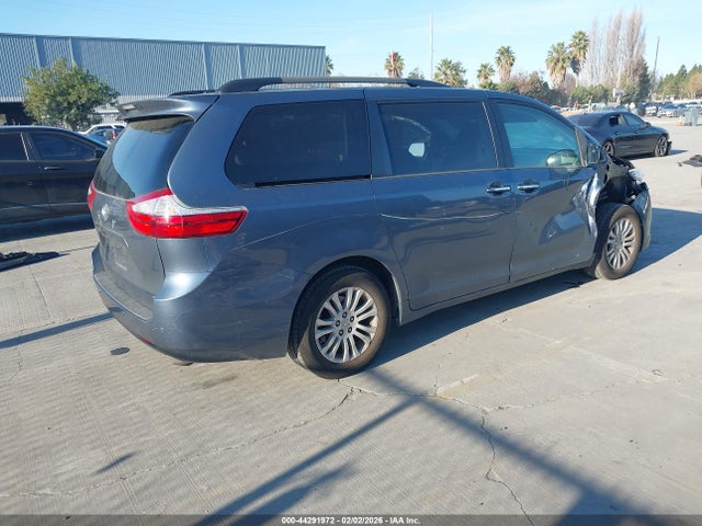 5TDYK3DC4FS639281 Toyota Sienna Xle 8 Passenger