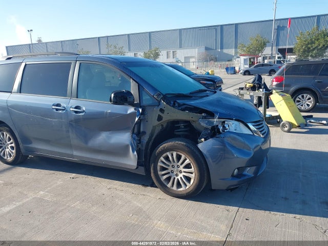 5TDYK3DC4FS639281 Toyota Sienna Xle 8 Passenger