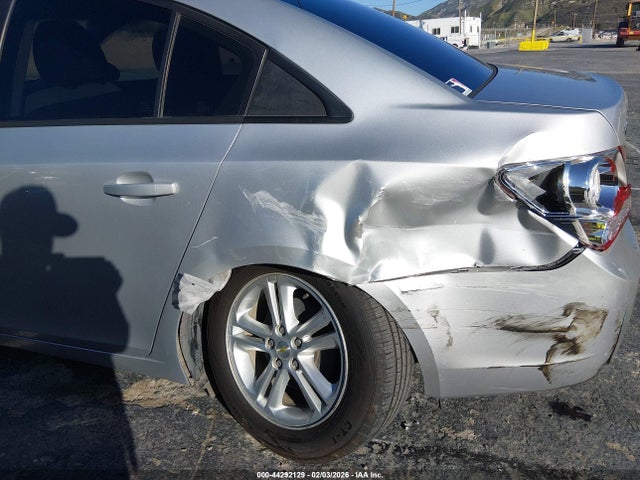 1G1PA5SG8F7256463 Chevrolet Cruze Ls Auto