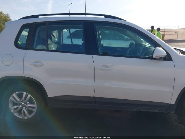 WVGAV7AX2FW558931 Volkswagen TIGUAN S
