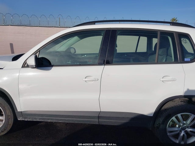 WVGAV7AX2FW558931 Volkswagen TIGUAN S